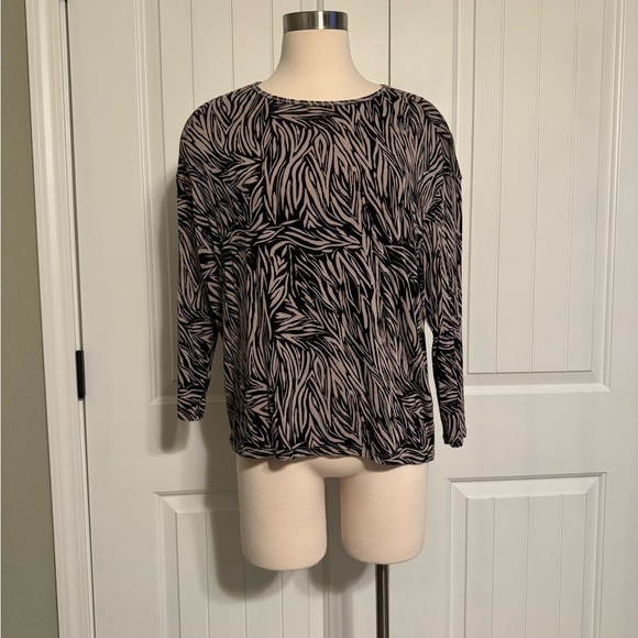 Kinesis Black and tan Patterned Women's Top - Picture 1 of 5